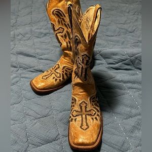 Ferrini Cross/wings square toe boots